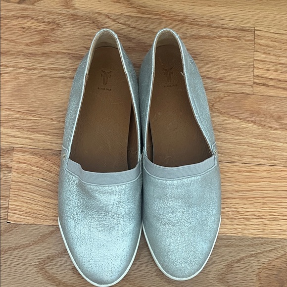 Frye Metallic Silver Women's Flats - Picture 2 of 4